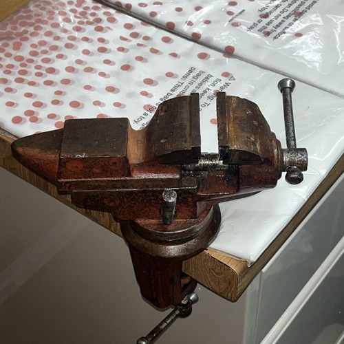 Vintage anvil axis vise - axis,
