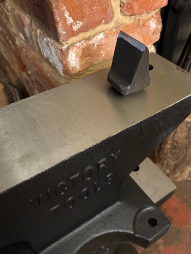 Blacksmith anvil cut off hardy - off,