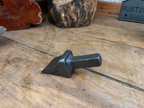Blacksmith anvil cut - blacksmith,